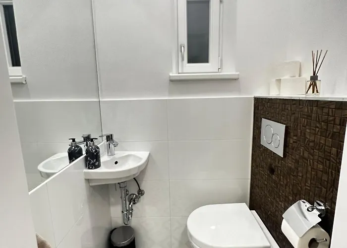 Luxury 3 Bedroom Near Schoenbrunn Palace Апартаменти Відень