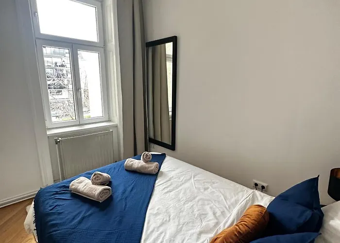 Luxury 3 Bedroom Near Schoenbrunn Palace Апартаменти Відень
